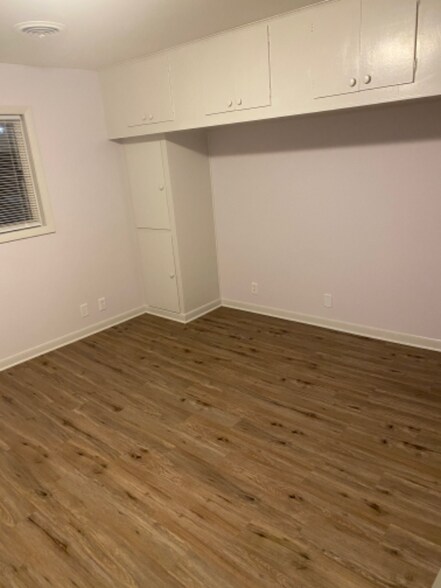 Building Photo - 902 Townline Rd