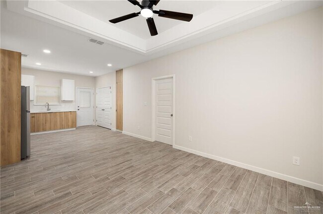 Building Photo - 15 Selena St