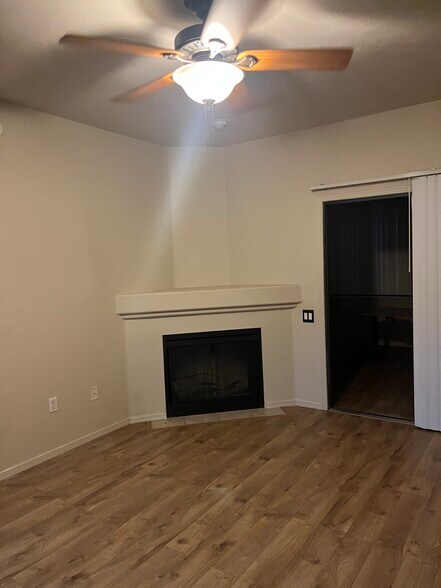 Building Photo - 2550 E River Rd