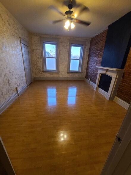 Building Photo - 2009 Bryan Ave