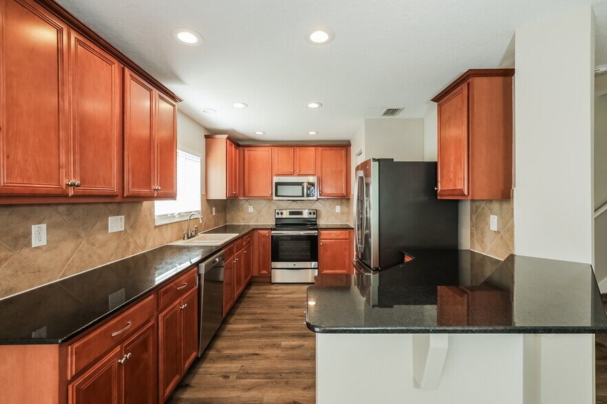 Building Photo - 9540 Simeon Dr