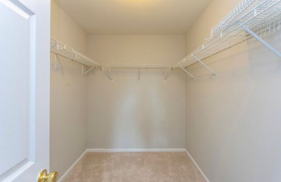 Building Photo - 105 Farrington Ct