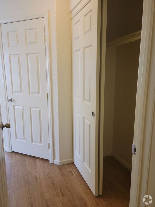 Building Photo - Single Story 3-Bedroom