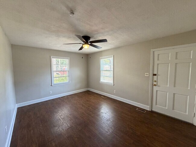 Building Photo - 806 Rodie Ave