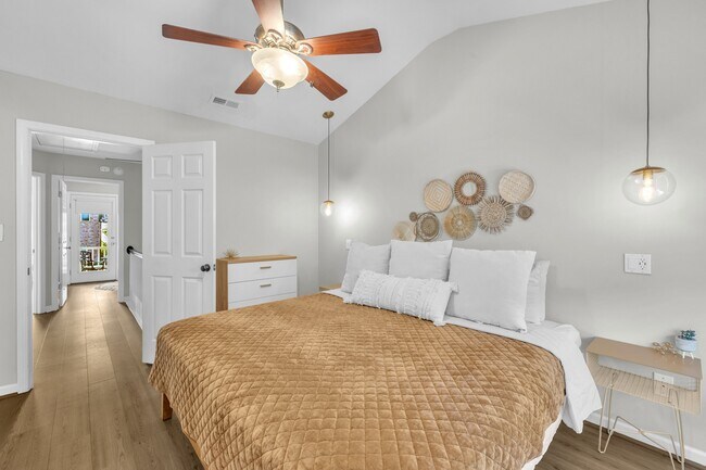 Building Photo - 503 Village Loop Dr