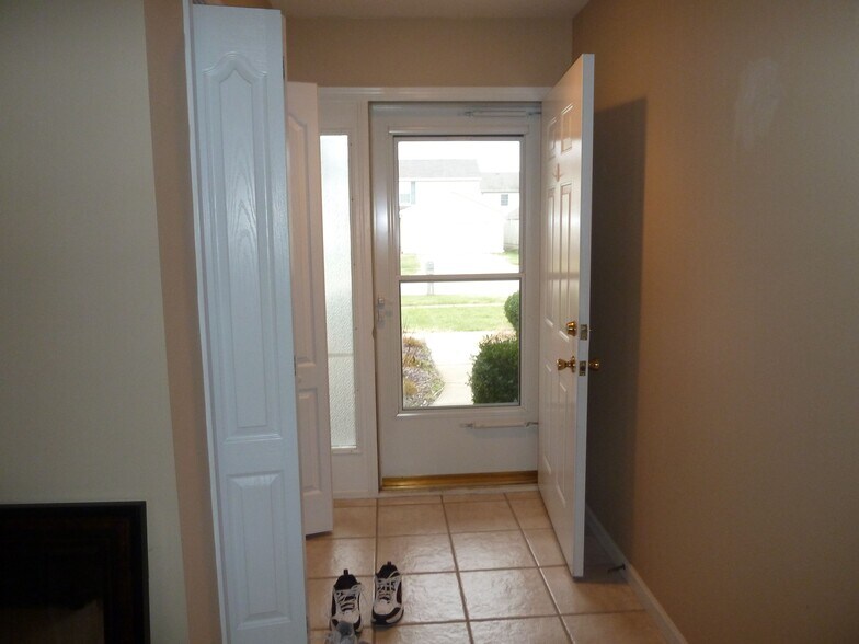 Building Photo - 3910 Balmoral Dr