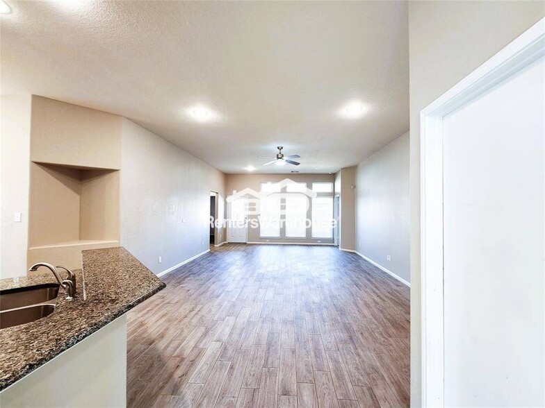 Building Photo - 14534 Myers Dr