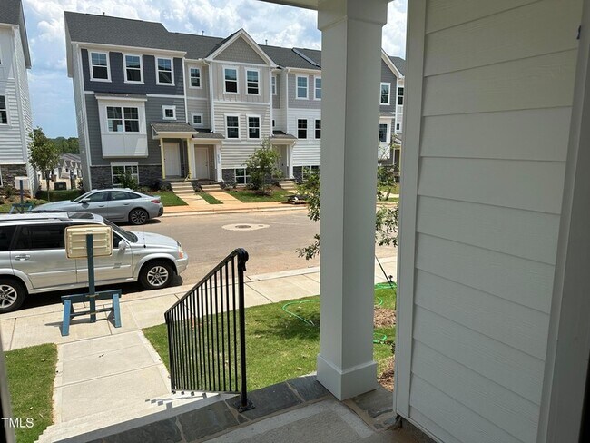 Building Photo - 603 Gimari Dr