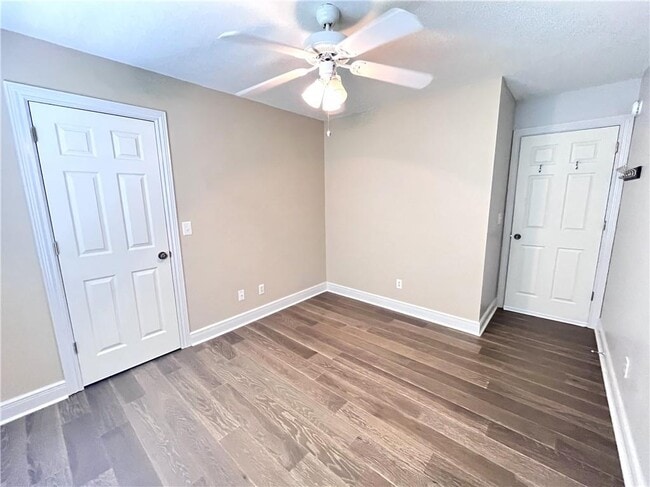 Building Photo - 208 Tunbridge Dr