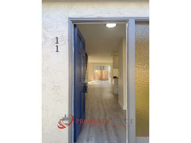 Building Photo - 946 Tamarack Ln