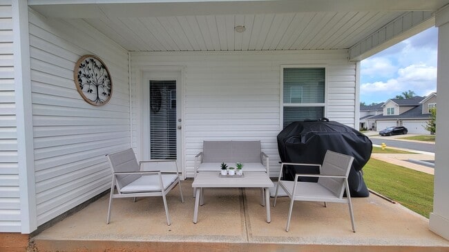 Building Photo - 120 Paddock Glen Dr