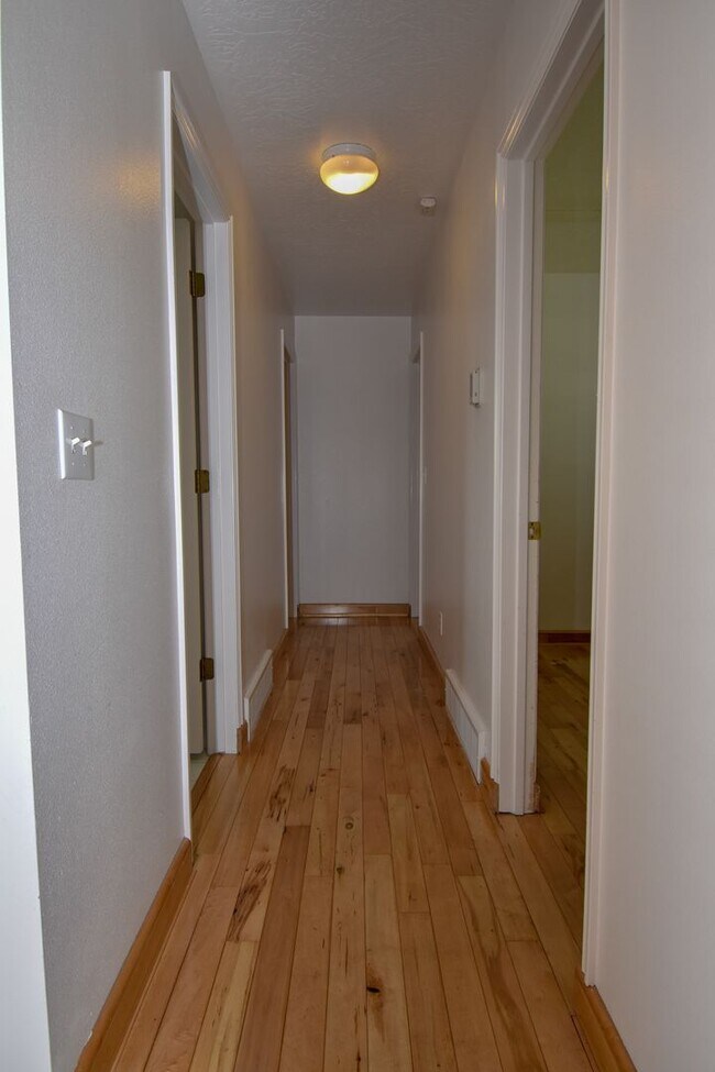 Building Photo - 458 E 900 N
