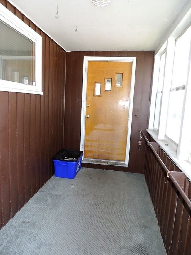 Building Photo - $1,600 | 3 Bedroom, 1 Bathroom House | No ...