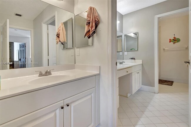 Building Photo - 7647 Rockport Cir