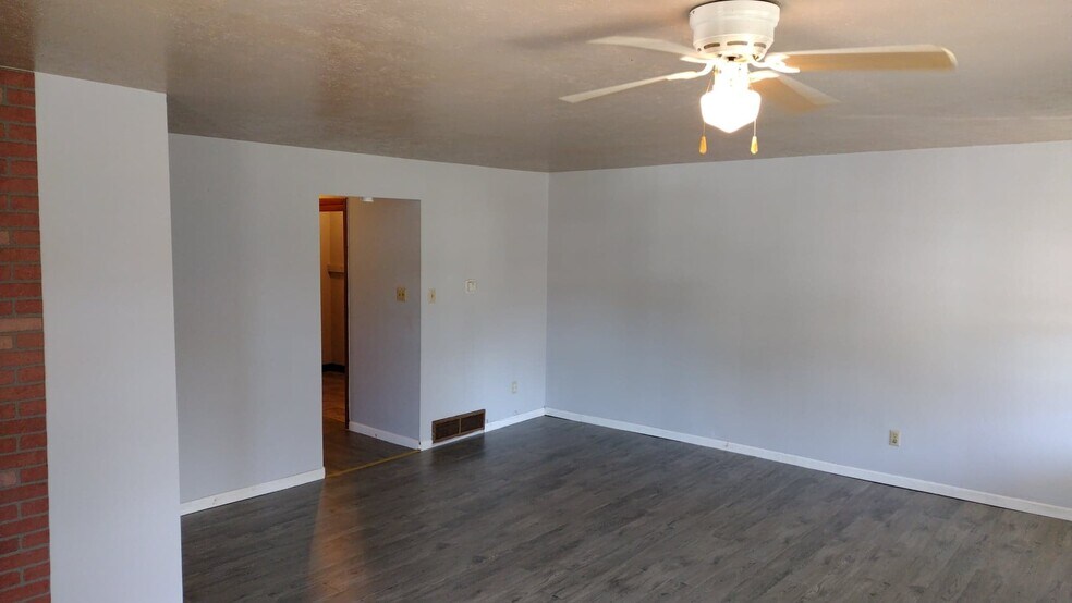 Building Photo - 35 S Salem-Warren Rd