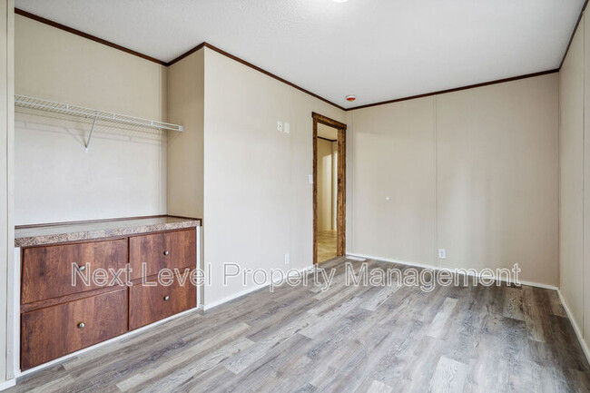 Building Photo - 111 S Cedar Dr