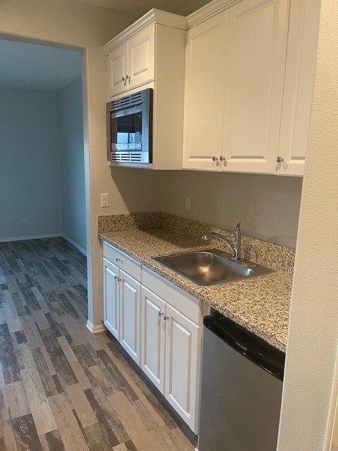 Building Photo - 34882 Kingsnake Ave