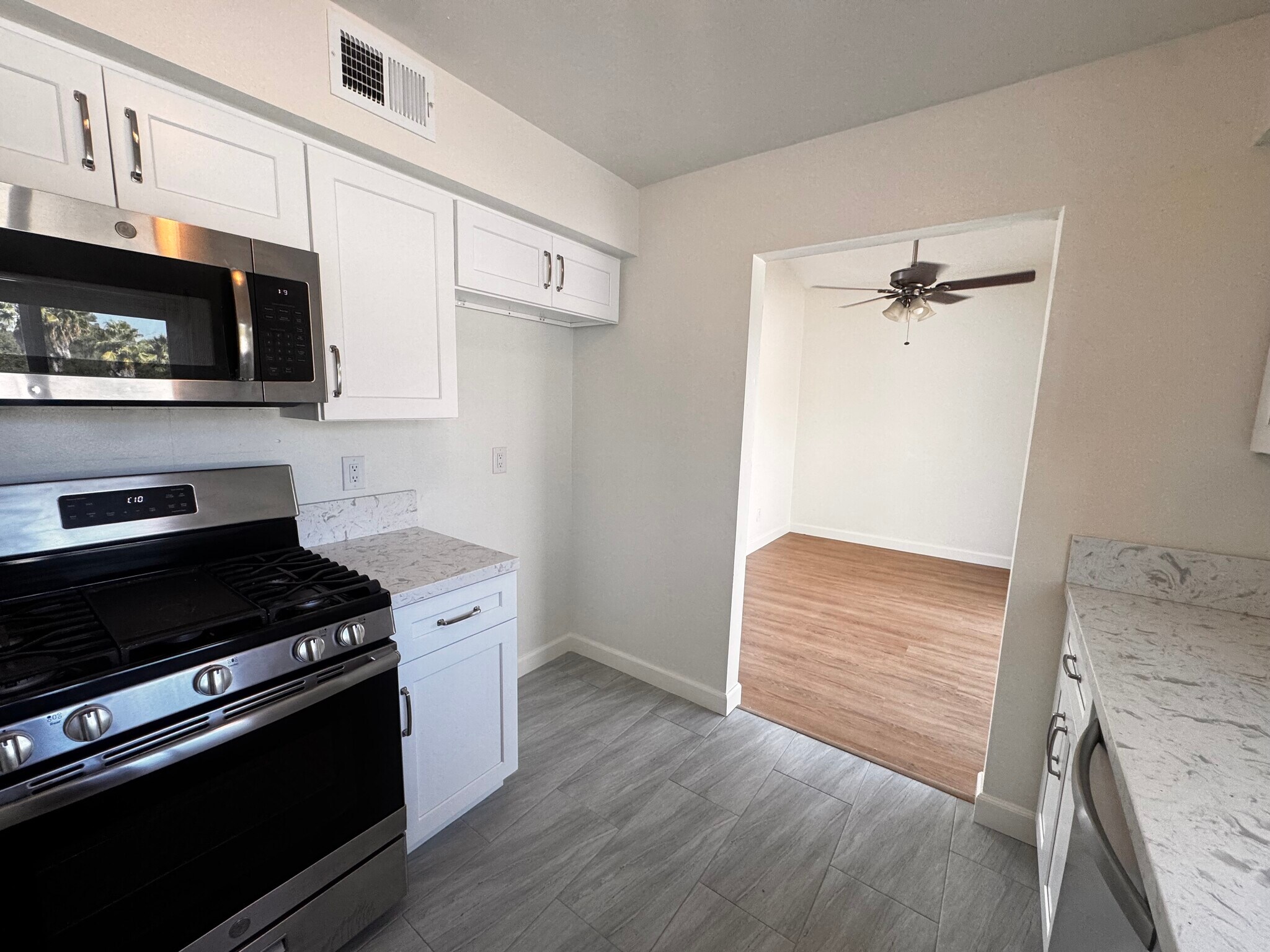 Building Photo - 1102 Cleghorn Dr