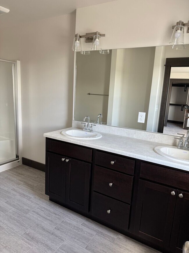 Building Photo - Brand New 3 Bed 2.5 Bath with double attac...