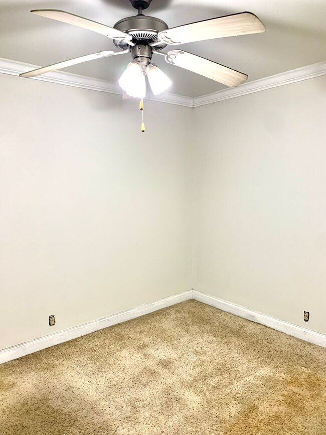 Building Photo - 1BR in gated community - easy access to LSU & SU.  PRICE REDUCTION!
