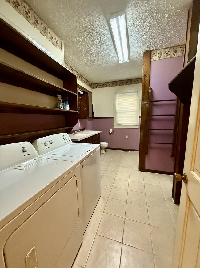 Building Photo - 2703 Old Spartanburg Rd