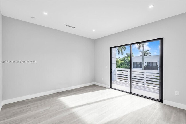 Building Photo - 808-810 SW 9th St