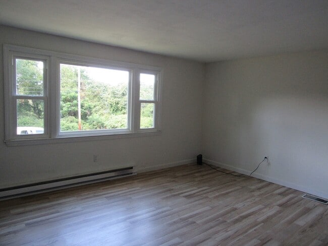 Building Photo - 47 Vinebrook Rd