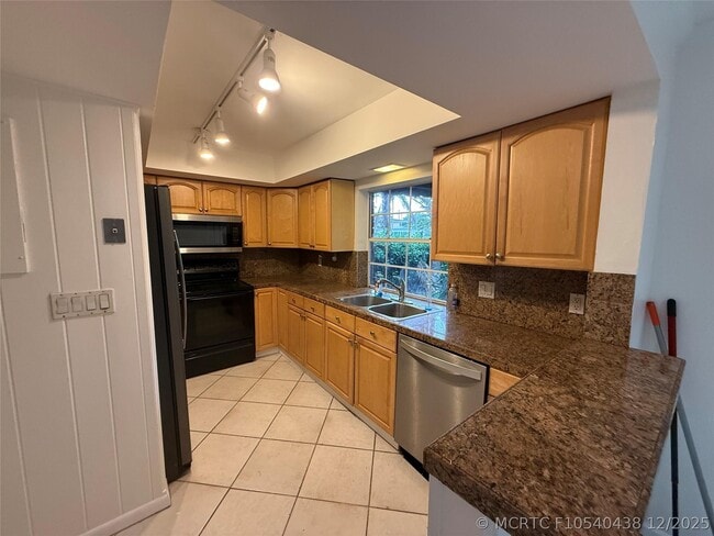 Building Photo - 619 Kensington Pl