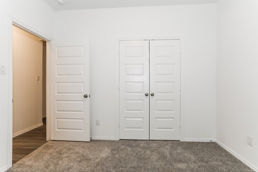Building Photo - 16726 Rover Ln