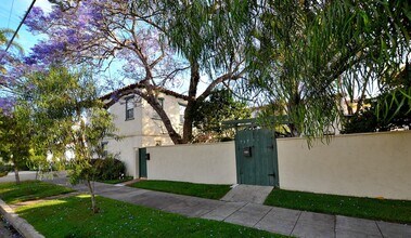 Building Photo - 1.Bd/1 Ba in a duplex, in the heart of Cor...