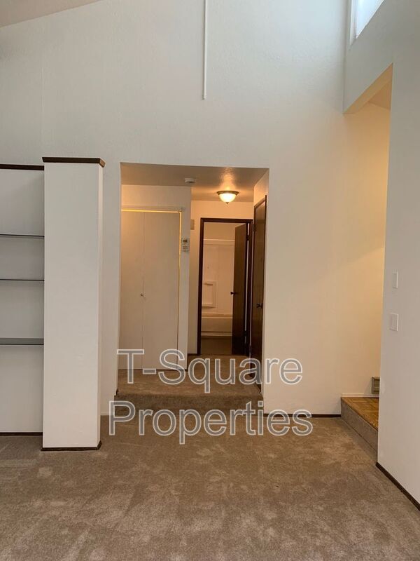 Building Photo - 12120 E Gibson Rd