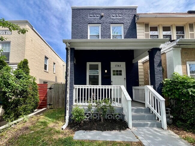 Building Photo - 1742 L St NE