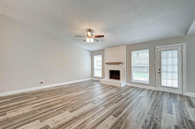 Building Photo - 6802 Glenray Dr