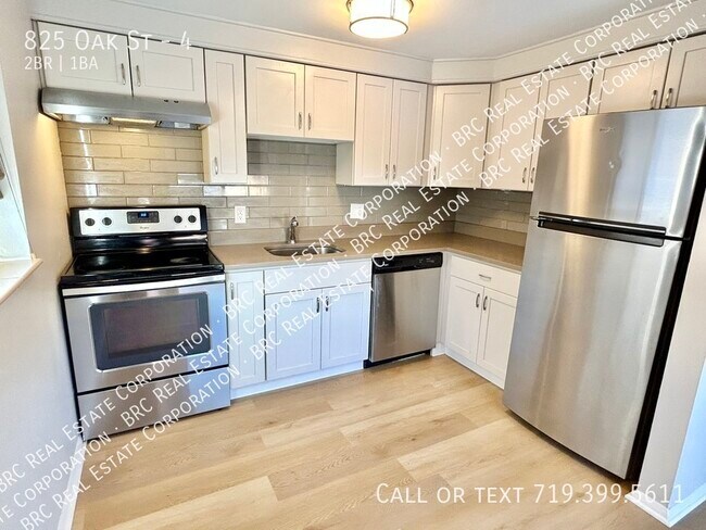 Primary Photo - 825 Oak St