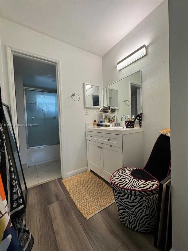 Building Photo - 9495 Evergreen Pl