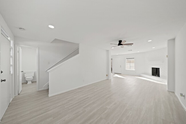 Building Photo - 7949 Ellinger Ln