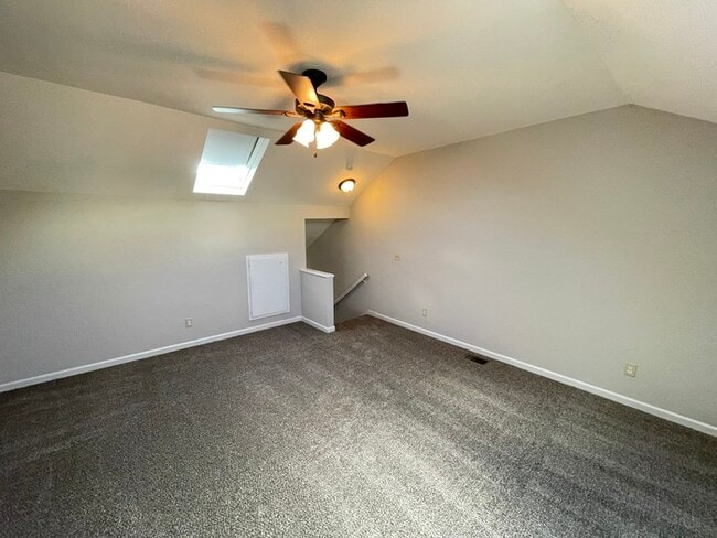Building Photo - Fairmont Court townhome available close to...