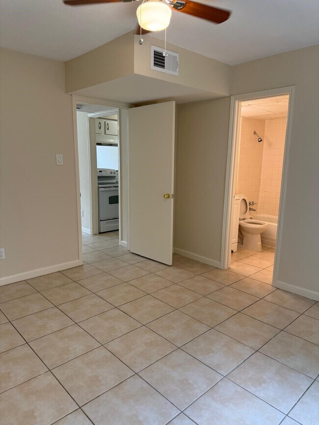 Building Photo - 6402 Del Monte Dr