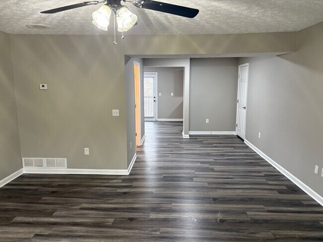 Building Photo - 1009 Blackwell Ct