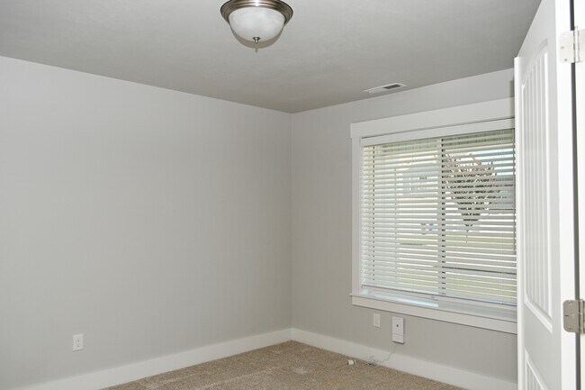 Building Photo - 1254 W 290 S