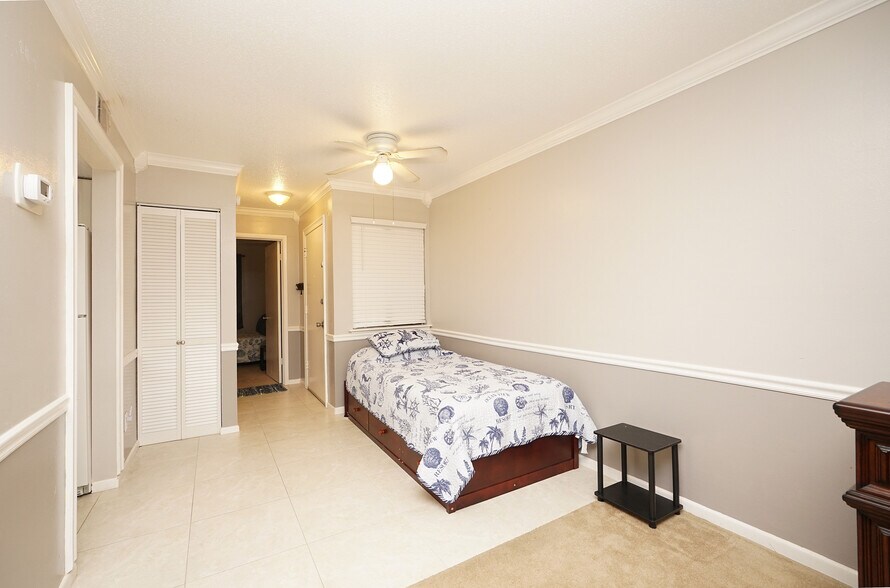 Building Photo - 308 Miracle Strip Pky SW