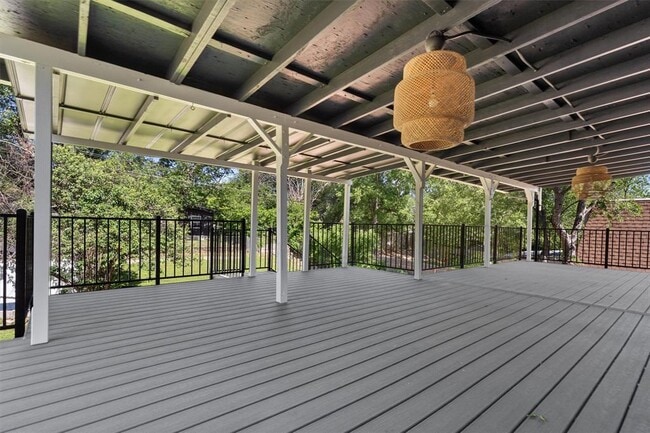 Building Photo - 3400 Santa Fe Dr