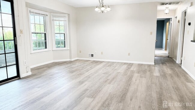 Building Photo - 903 Woodhaven Dr