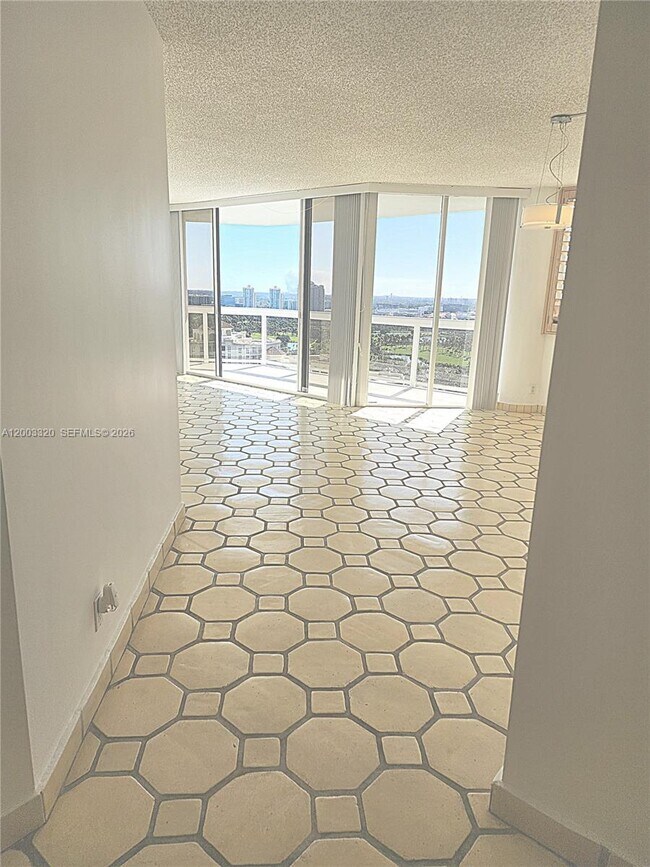 Building Photo - 20185 E Country Club Dr