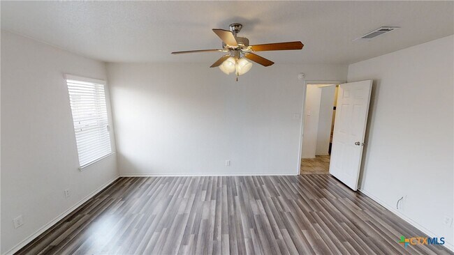 Building Photo - 3807 John Haedge Dr