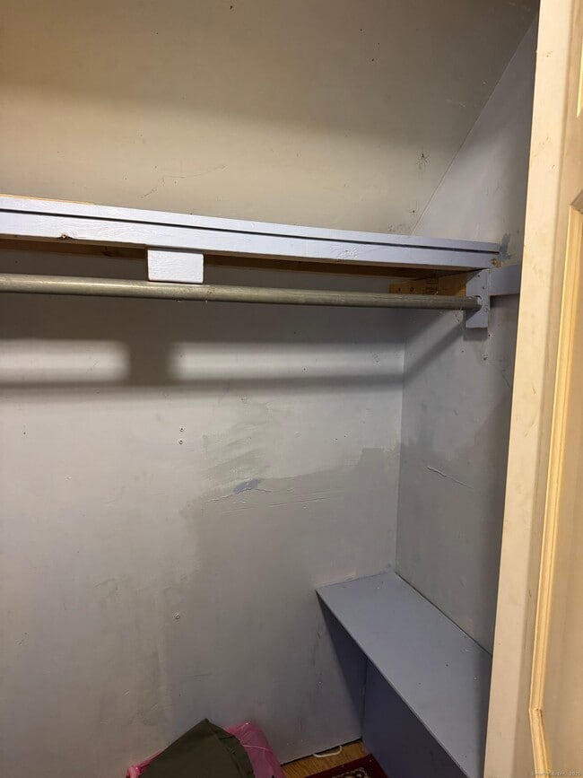 Building Photo - 64 Thompson St