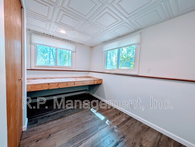 Building Photo - 26745 Freeport Ave