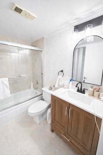 Building Photo - 540 Brickell Key Dr