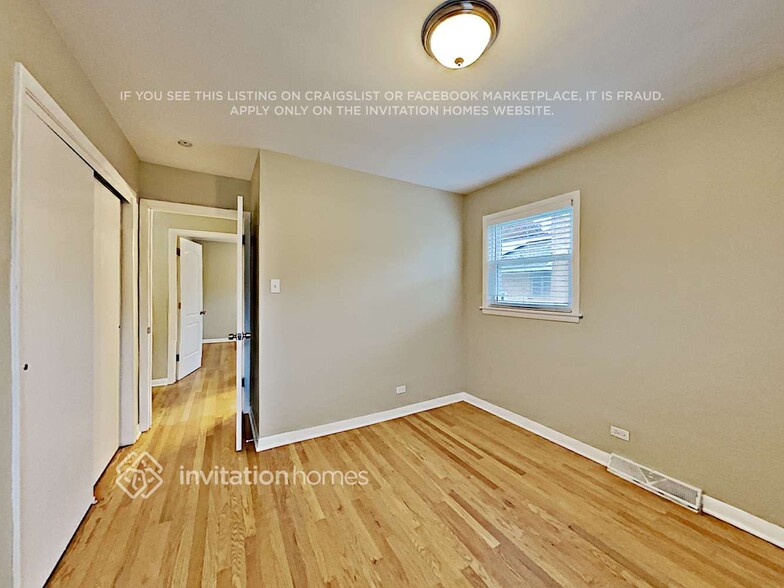 Building Photo - 10111 S 53rd Ave