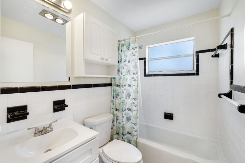 Building Photo - 527 Goodland Dr